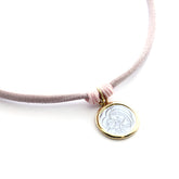 Escapulario DULCE MARÍA BISEL ORO - collar medalla plata con bisel oro 16mm con elástico